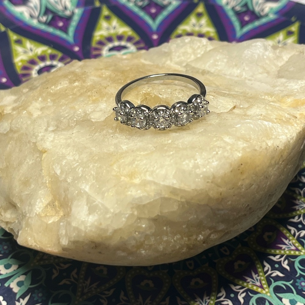 Gorgeous Sterling Silver Ring With Simulated Diamonds and Crystals~ Size 10~ New - Picture 6 of 15